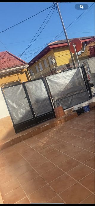 Puerta exterior peatonal 