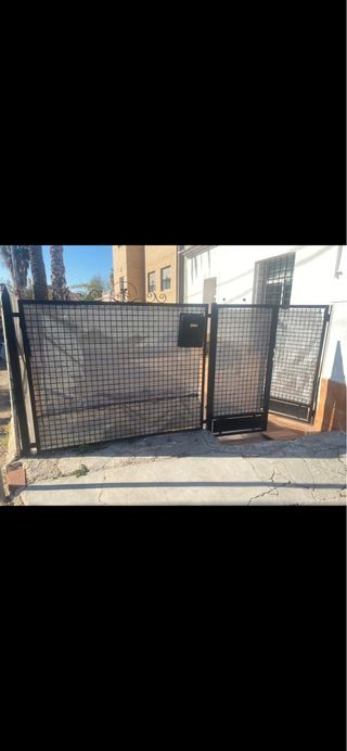 Puerta exterior peatonal 