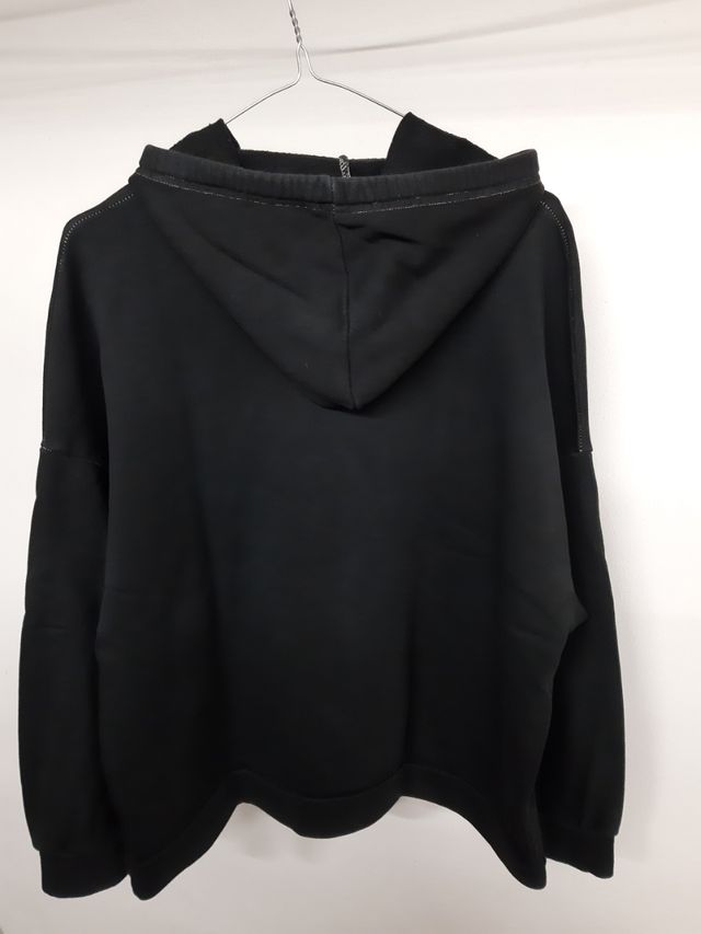 Felpa nera com cappuccio