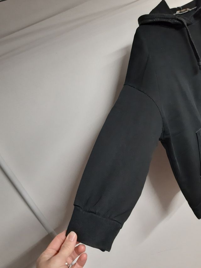 Felpa nera com cappuccio