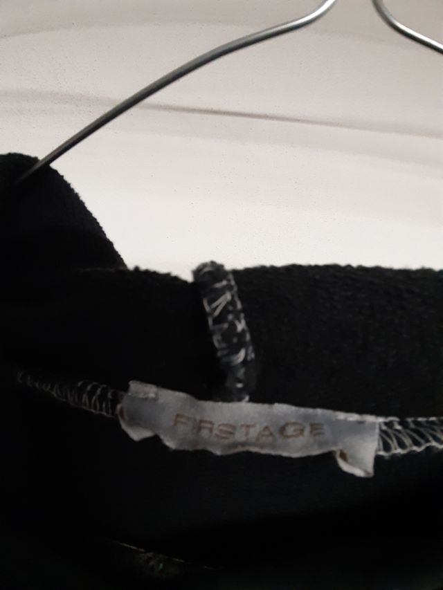 Felpa nera com cappuccio