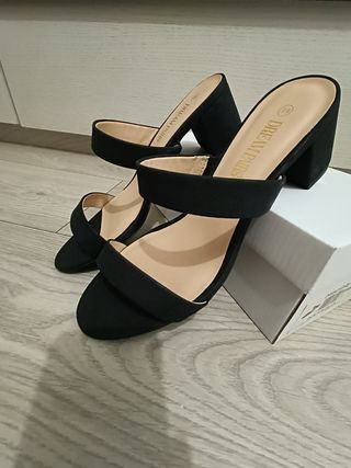 Sandalia con Tacón Ancho Medio 39 NUEVOS