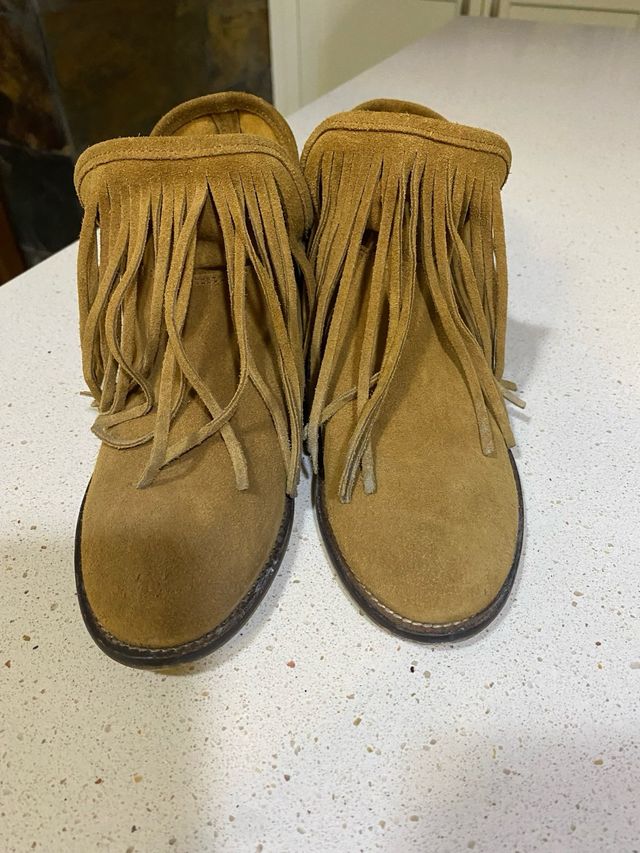 Botines serraje con flecos. Talla 34