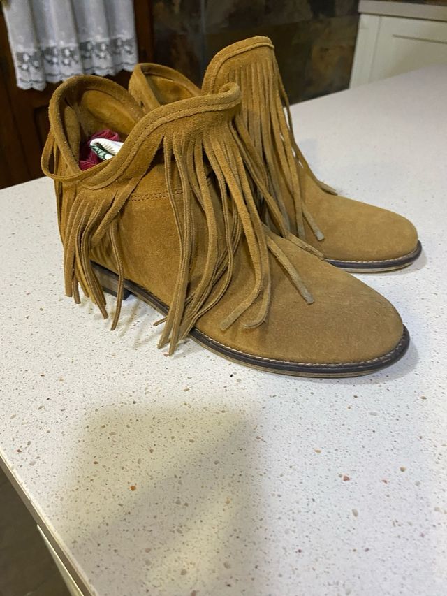 Botines serraje con flecos. Talla 34