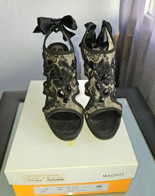 Sandalia de encaje y pedrería Magrit T39