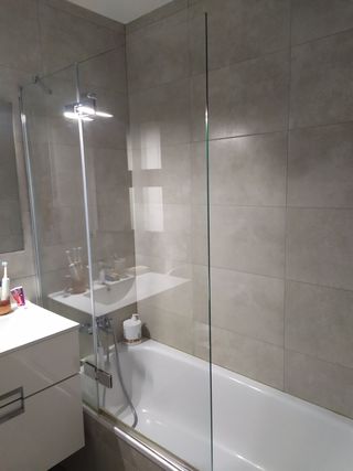 Mampara para bañera + grifería 