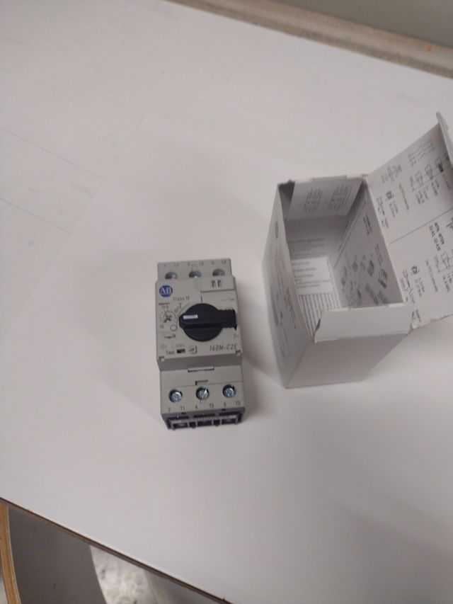 Interruptor Disyuntor protector Allen Bradley