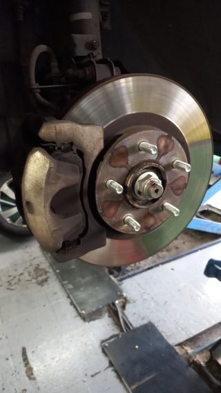 MONTA DISCOS Y PASTILLAS NUEVOS PARA TU COCHE