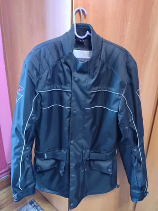 Chaqueta moto cordura y traje de agua.