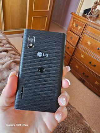 Móvil LG PRACTICAMENTE NUEVO