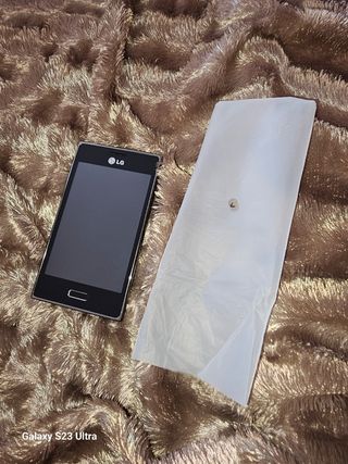 Móvil LG PRACTICAMENTE NUEVO