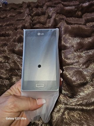 Móvil LG PRACTICAMENTE NUEVO