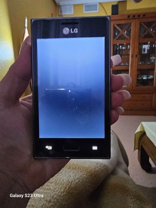 Móvil LG PRACTICAMENTE NUEVO