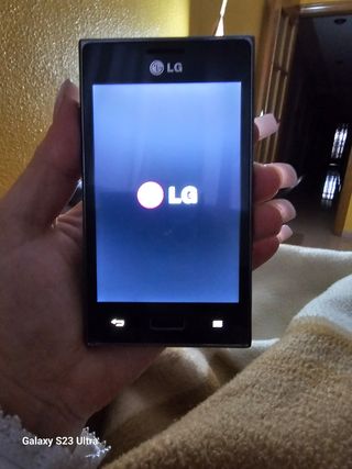 Móvil LG PRACTICAMENTE NUEVO