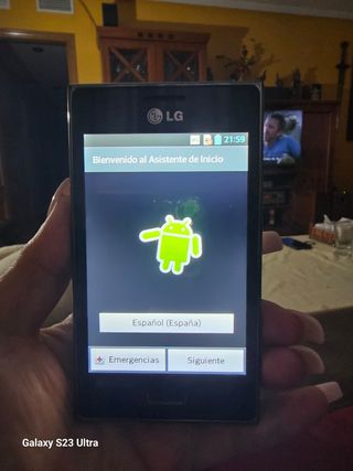 Móvil LG PRACTICAMENTE NUEVO