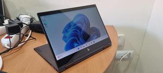 HP ENVY X360 AMD RYZEN 7 8 RAM 256 SSD