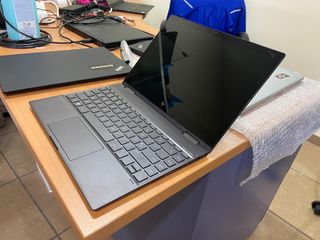HP ENVY X360 AMD RYZEN 7 8 RAM 256 SSD