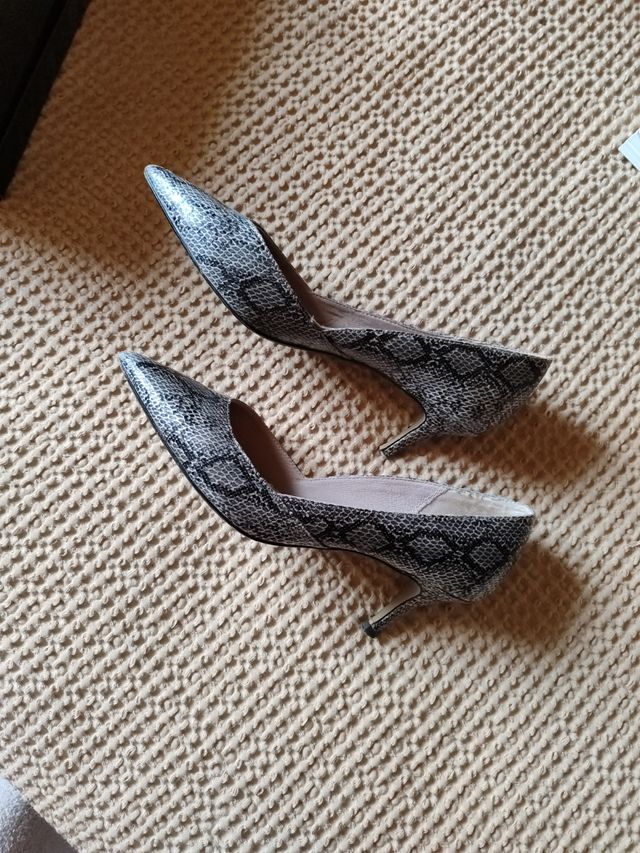 Zapatos tacón núm 40 de Cortefiel