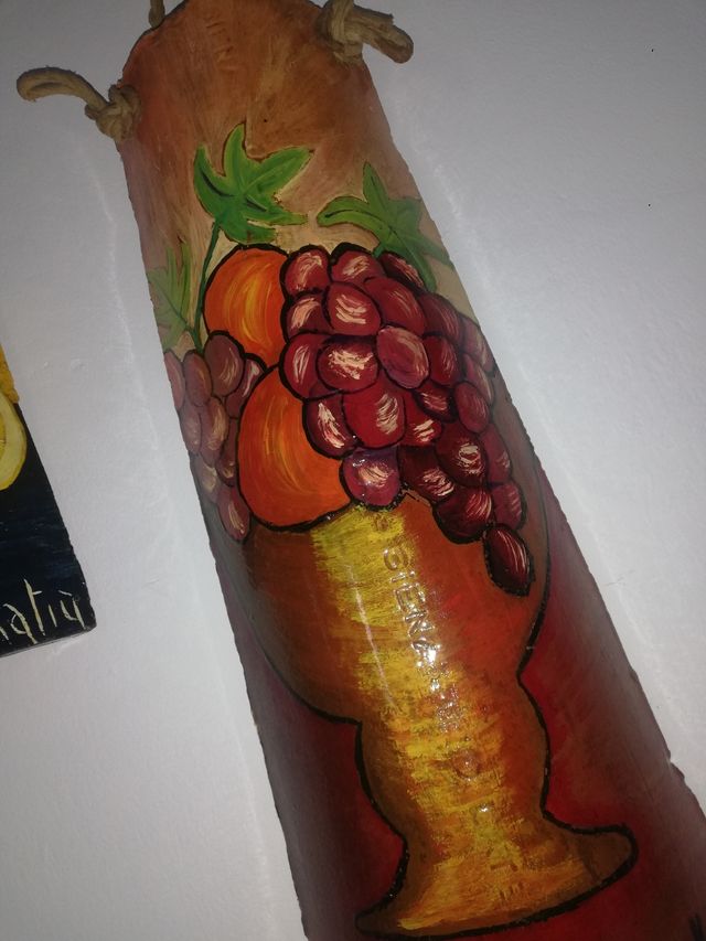 Coppia di tegole dipinte a mano