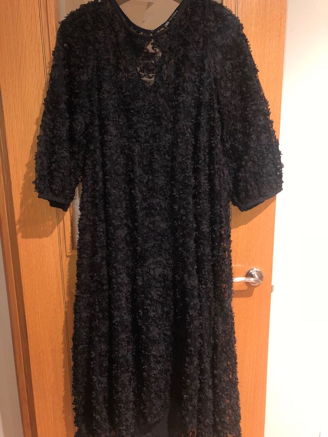 vestido negro zara