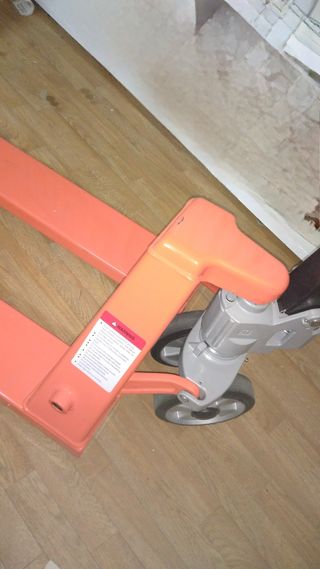 Transpaleta nueva de 2500kg