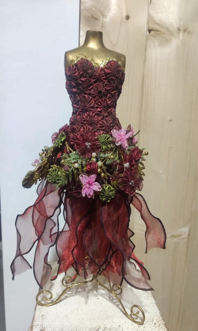 Maniqui rojo decorativo