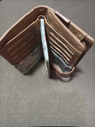 Cartera con espacio