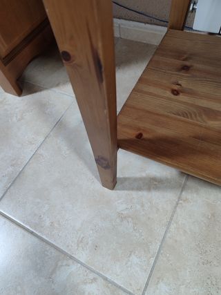 Mesa escritorio de madera.