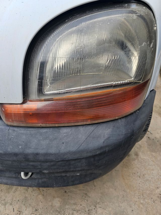 Pilotos delanteros renault kangoo 2000