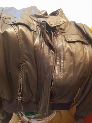 Cazadora piel negra zara