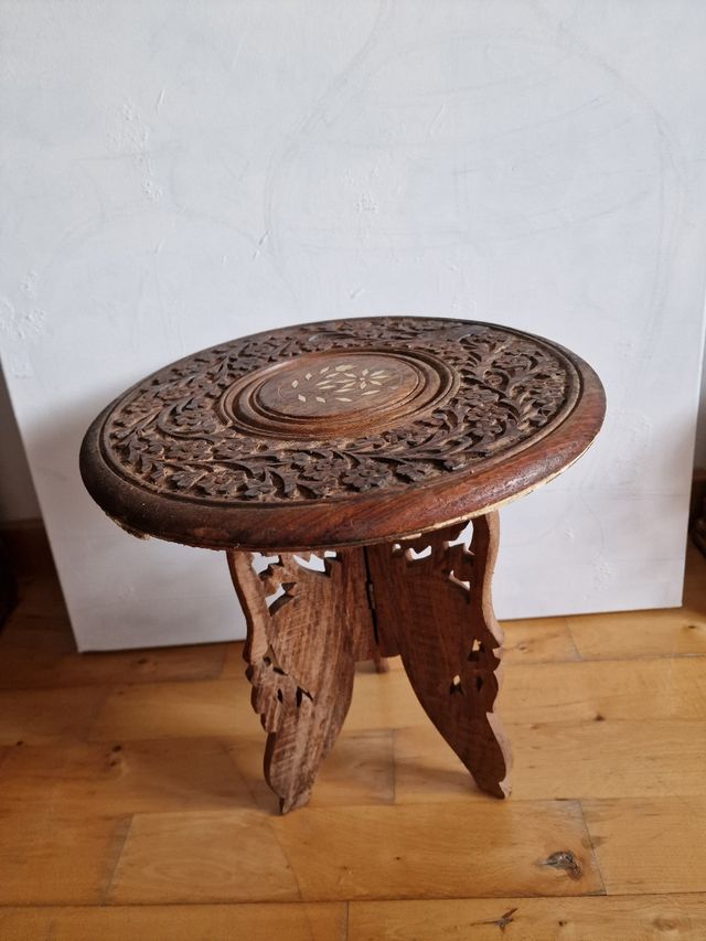 Mesa auxiliar antigua estilo indio