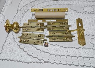 Puerta de roble, Solo puerta, con todo su herraje