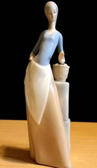 3 FIGURAS de PORCELANA FINA