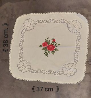 Cubertería, servilletas y encendedor