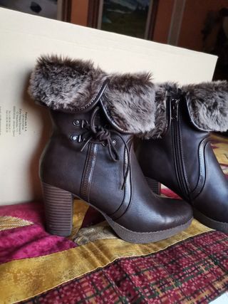 Botín de tacón marrón