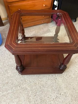 Mesa auxiliar de caoba