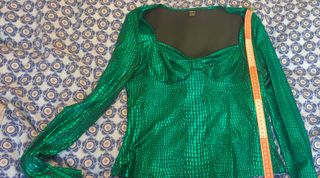 Camiseta verde y negra de vestir