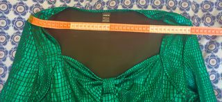 Camiseta verde y negra de vestir