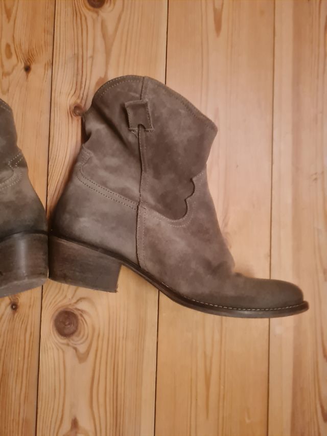 Stivaletti donna scamosciati 