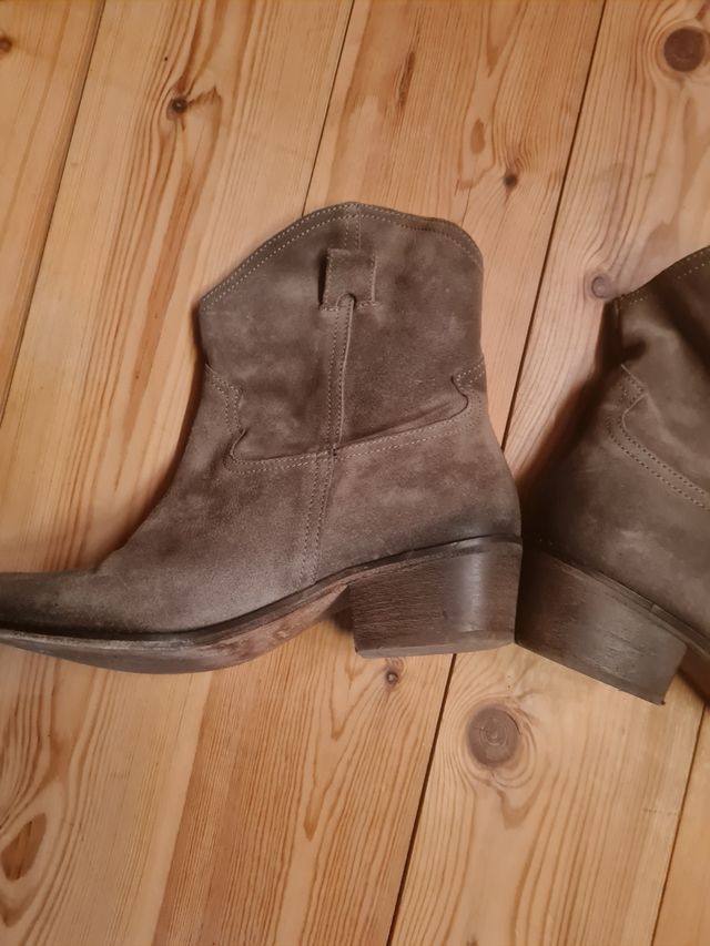 Stivaletti donna scamosciati 