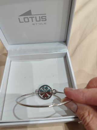 Pulsera de acero y circonitas.