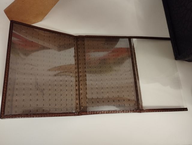 Cartera de piel sin estrenar