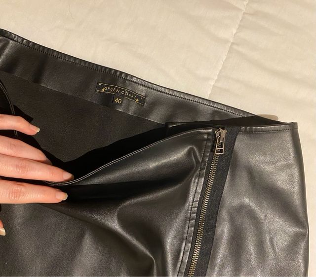 Falda negra polipiel 