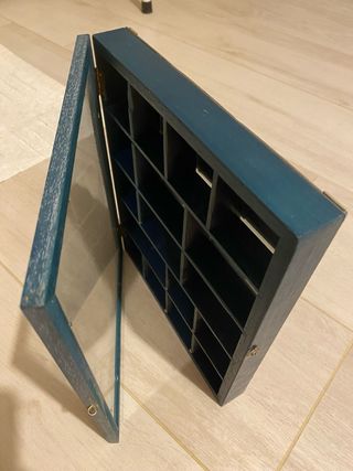 Vetrinetta porta miniature profumi