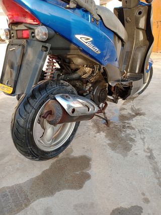 Moto kymco de cincuenta para piezas