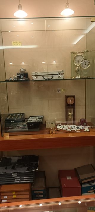 Vitrina de cristal con cerradura y