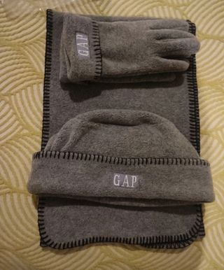 Conjunto guantes, bufanda y gorro.