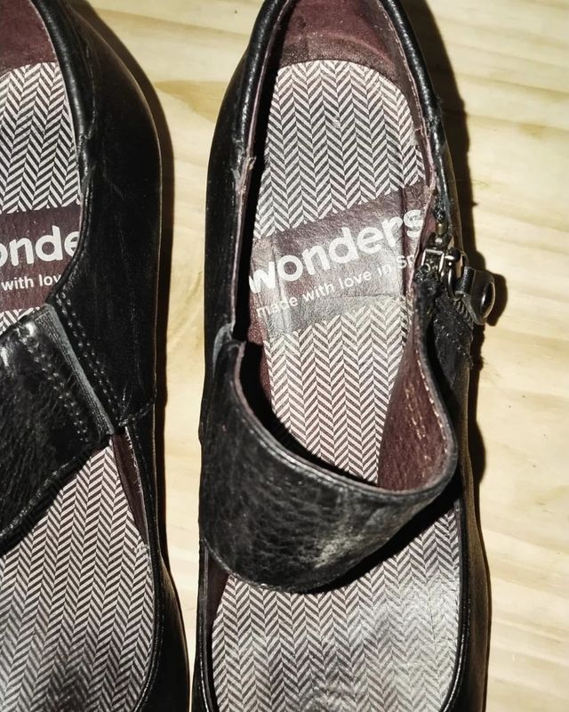 Zapatos piel tacón Wonders negros