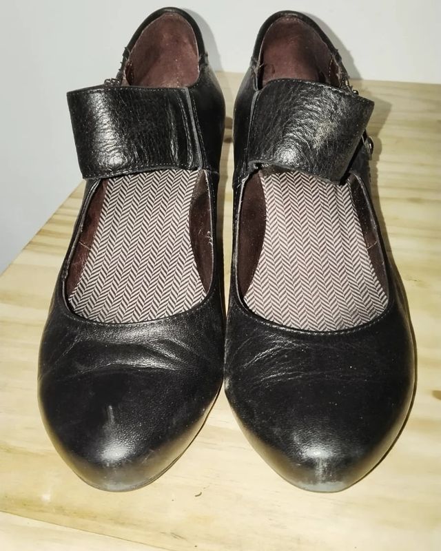 Zapatos piel tacón Wonders negros
