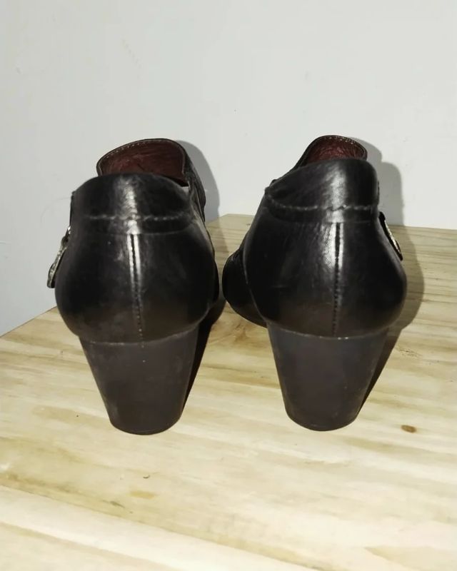 Zapatos piel tacón Wonders negros